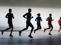 C罗在媒体评选的明年世界杯百大中高居第25！梅西仅第八！